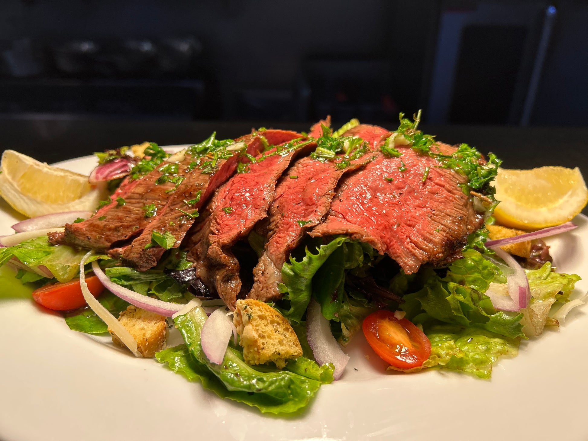 London Broil Salad - Vincenzo's Kitchen
